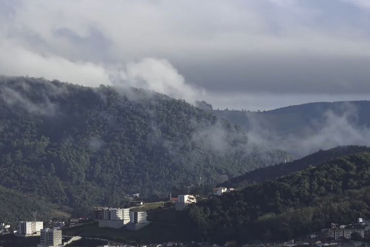 Apesar de mitos sobre um possível despertar do vulcão, especialistas afirmam que ele está totalmente extinto, com apenas vestígios de pequenas manifestações vulcânicas posteriores.