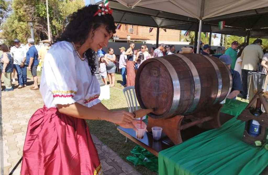 Moradores de Pedrinhas Paulista mantêm forte senso de coletividade, com ações sociais e eventos que fortalecem os laços locais.