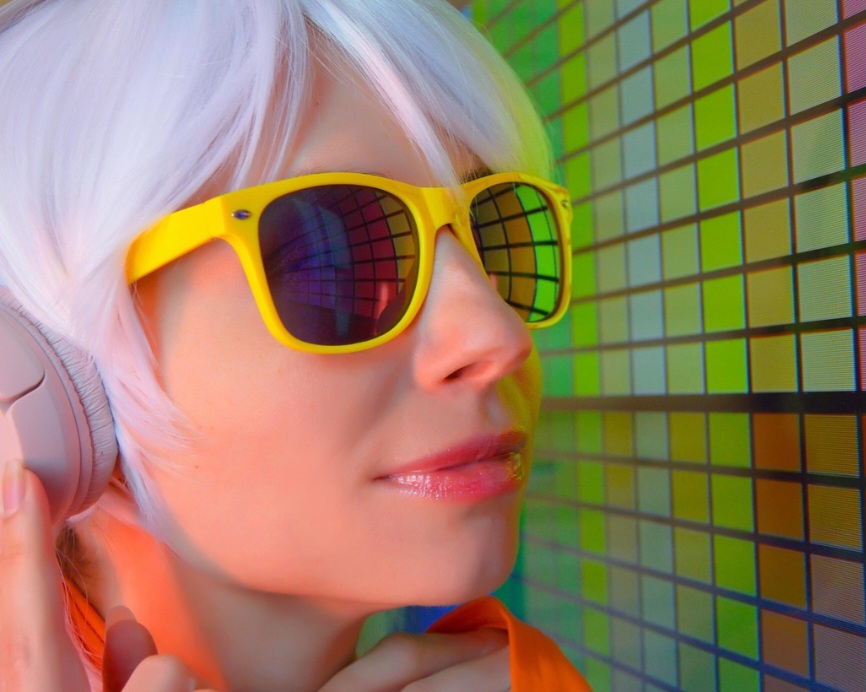 Desde então, modelos clássicos se multiplicaram, acompanhando tendências culturais e sociais em diferentes décadas - do visual rebelde dos anos 1950 ao colorido psicodélico dos anos 1970 e às linhas minimalistas dos anos 2000.
