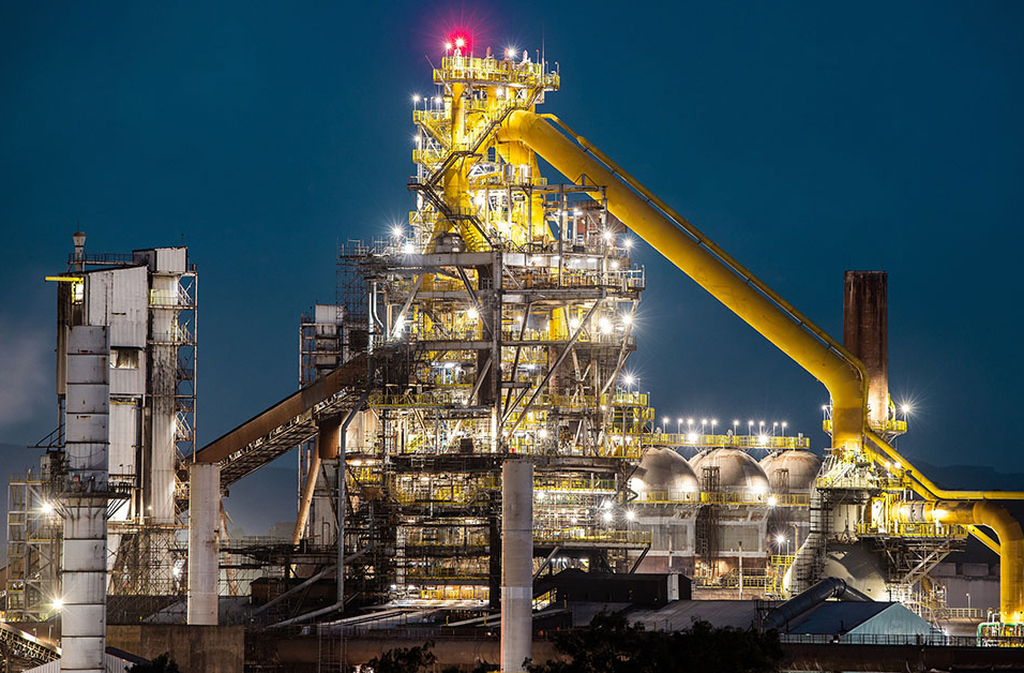 Municípios como Ipatinga, Governador Valadares e Timóteo se desenvolveram com base na indústria e nos serviços ligados à produção regional. A urbanização acompanha o ritmo da economia e traz novos desafios sociais e estruturais.