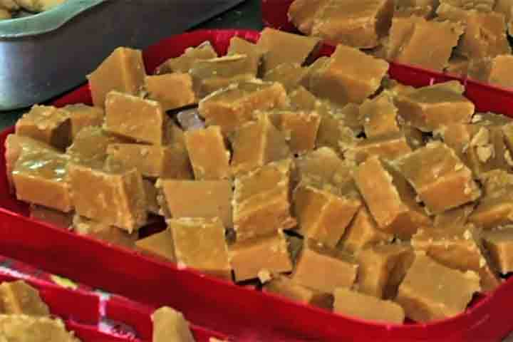 Ele tambÃ©m ajuda a prevenir o envelhecimento precoce por conter quercetina, vitamina A e betacaroteno, nutrientes e compostos bioativos que protegem a pele contra os danos causados pelos radicais livres, evitando as rugas e a flacidez.