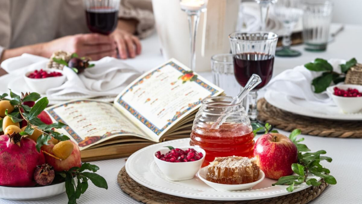 Ceia de Ano-Novo mágica: veja como usar itens e alimentos alinhados à força de Marte