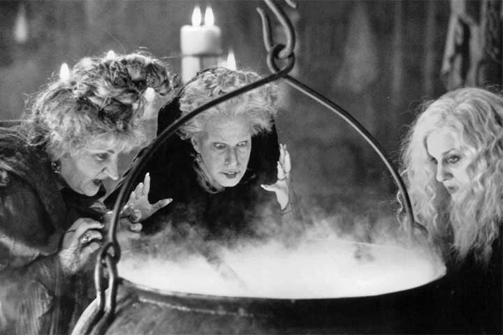 A figura dos caldeirão estão muito presentes também na ficção e literatura, geralmente ligados à feiticeiras e bruxas. Como o da Bruxa do 71, que vive na imaginação de Chaves, Chiquinha e Kiko quando observam a personagem Dona Clotilde na série. Além do filma Abracadabra, de 1993.