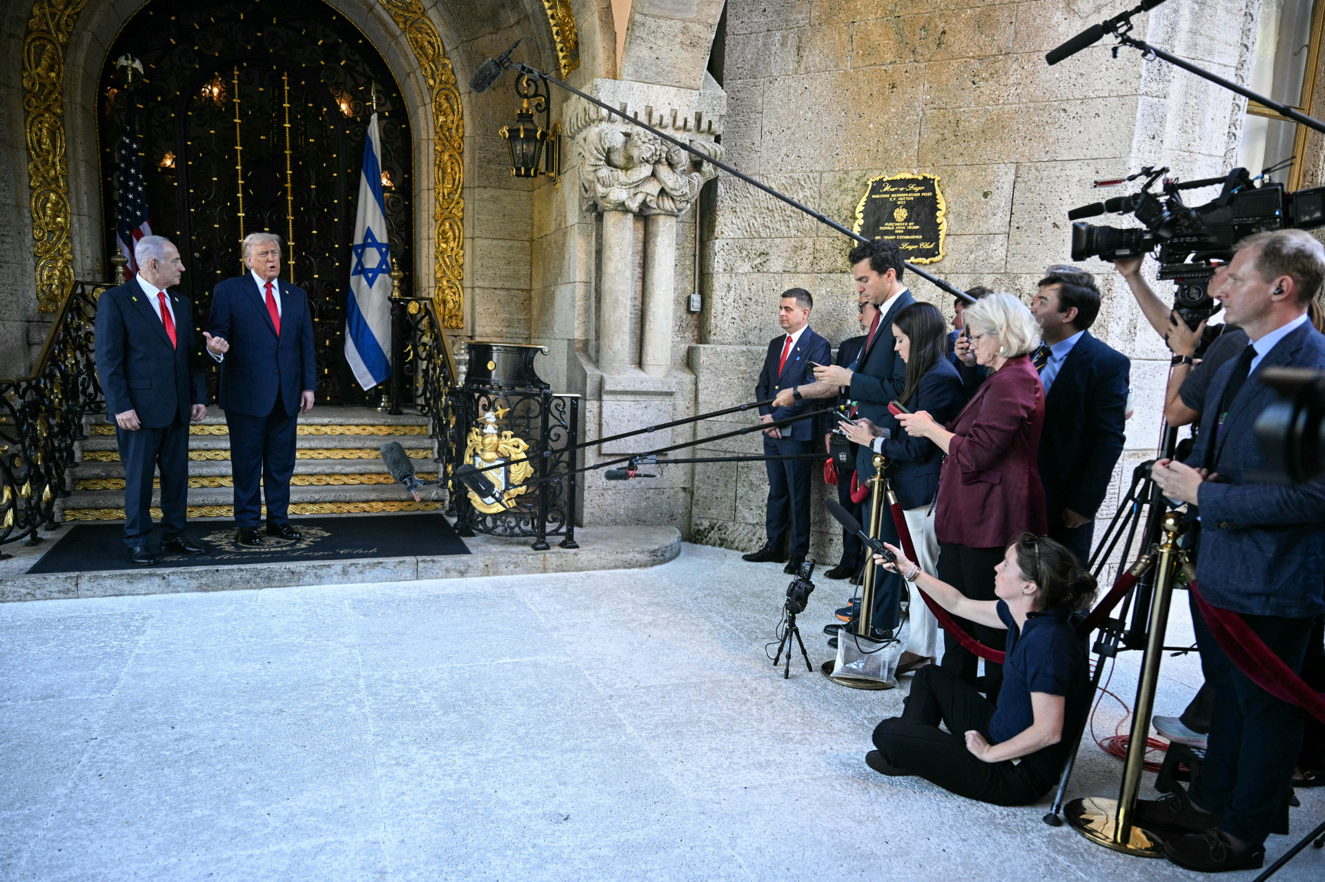 ￼TRUMP comentou a ação brevemente ao ser perguntado por jornalistas (Foto:  JIM WATSON / AFP)
