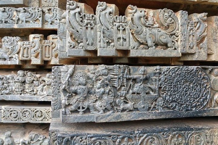 Especialistas também apontam conexões culturais e espirituais, relacionando a estrutura a tradições hindus, como o chakravyūha, associado a proteção e espiritualidade.