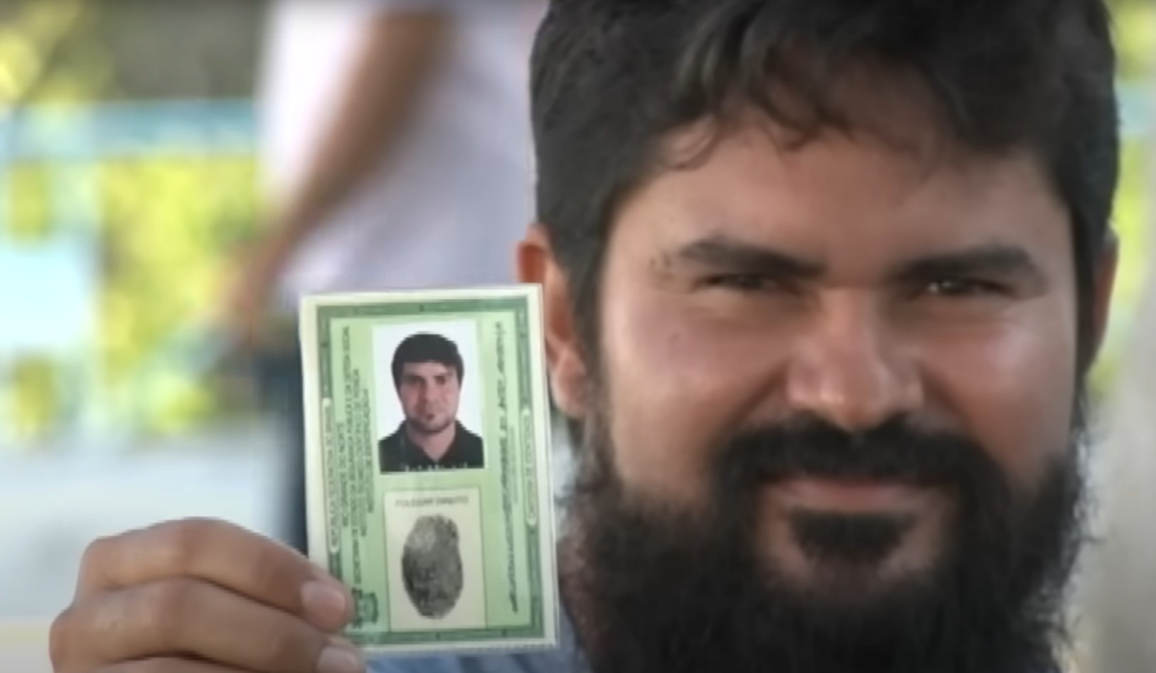 E um homem em Macau (RN) tem o nome próprio mais longo já registrado no Brasil, com 32 letras. O encanador industrial já passou por dificuldades para obter documentos, atualizar o cartão na Receita Federal e até mesmo para escrever corretamente o próprio nome. 