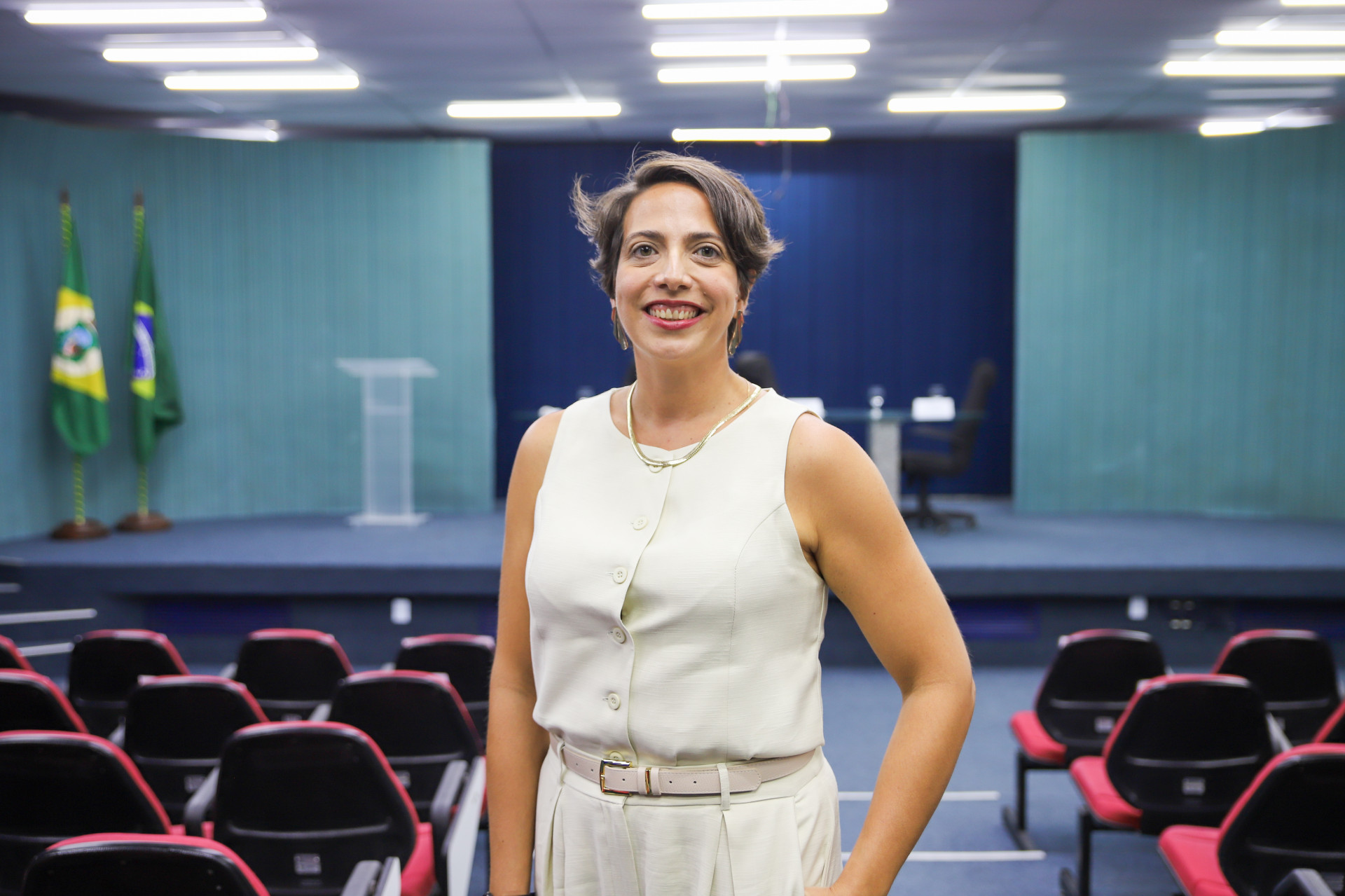 Larissa realizou 26 provas at&eacute; alcan&ccedil;ar a aprova&ccedil;&atilde;o com nomea&ccedil;&atilde;o. Seu processo de prepara&ccedil;&atilde;o envolveu planejamento financeiro, uma segunda gradua&ccedil;&atilde;o e "anos de estudo intenso"