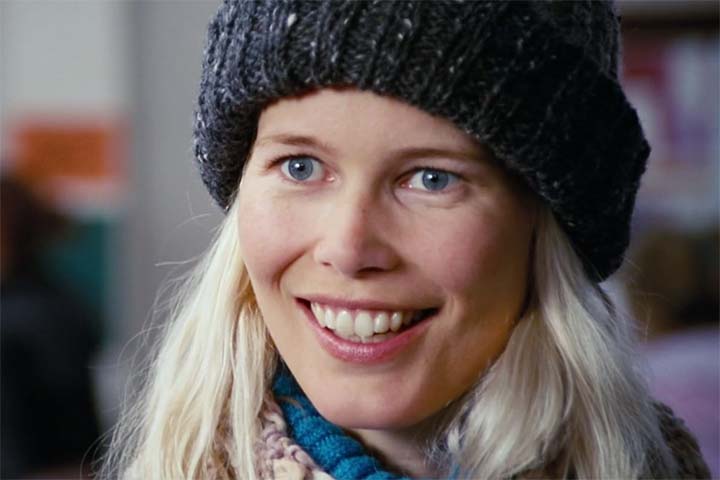 O filme “Simplesmente Amor”, de 2003, é lembrado por ter reunido um elenco de estrelas, como Hugh Grant, Colin Firth, Emma Thompson, Laura Linney e Keira Knightley. Mas a produção também contou com Claudia Schiffer, um dos grandes ícones da moda nas décadas de 1980 e 1990, cuja aparição curta ficou perdida em meio a tantos nomes consagrados do cinema.
