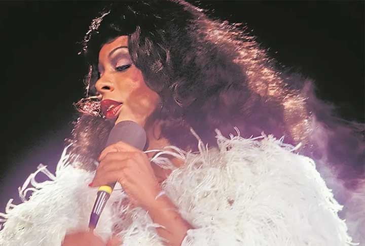 Donna Summer (Cantora)-LaDonna Adrian Gaines nasceu em 31/12/1948, em Massachusetts. A cantora americana é conhecida como a Rainha da Disco e seu trabalho marcante inclui sucessos como I Feel Love e Last Dance.