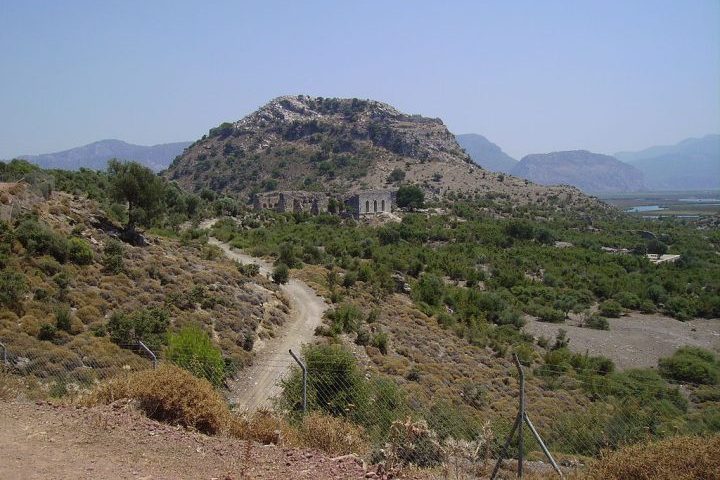 Esse isolamento acabou levando ao seu abandono definitivo no século 15, mas permitiu que as suas ruínas fossem preservadas até hoje. 