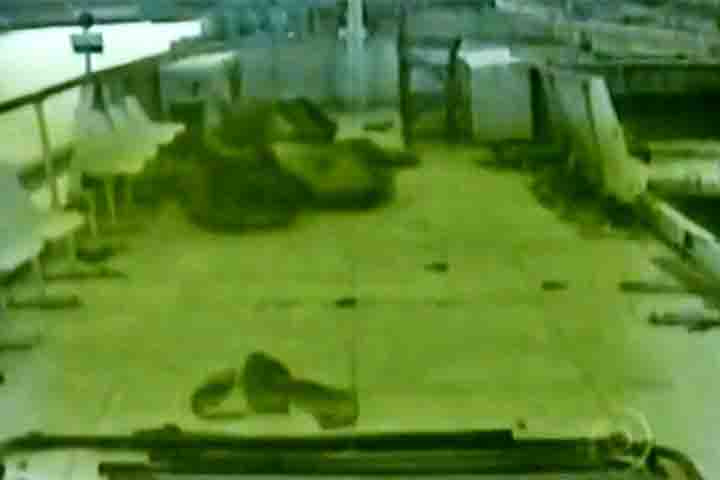 As autoridades portuárias fizeram a contagem de passageiros e liberaram o Bateau Mouche para seguir viagem. 
