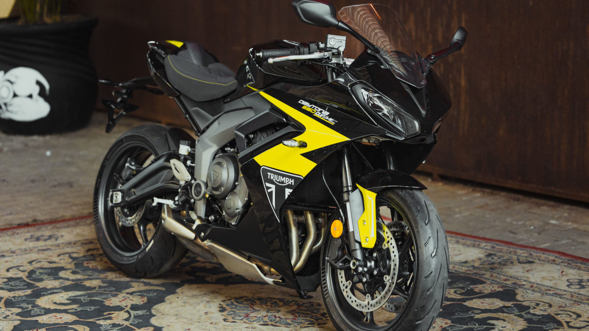 Daytona 660 Cup Limited Edition conta com escapamento full Jeskap