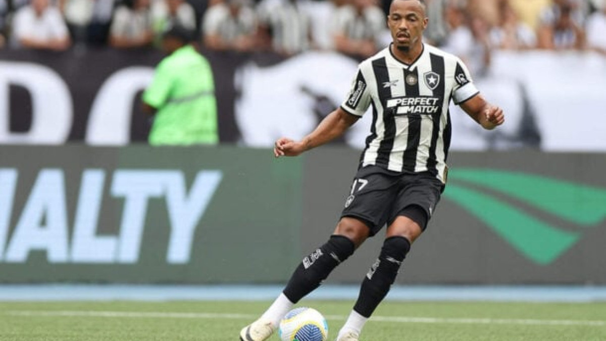 Verdão efetuará pagamento ao Glorioso em quatro parcelas até 2027 pela contratação do volante; saiba detalhes