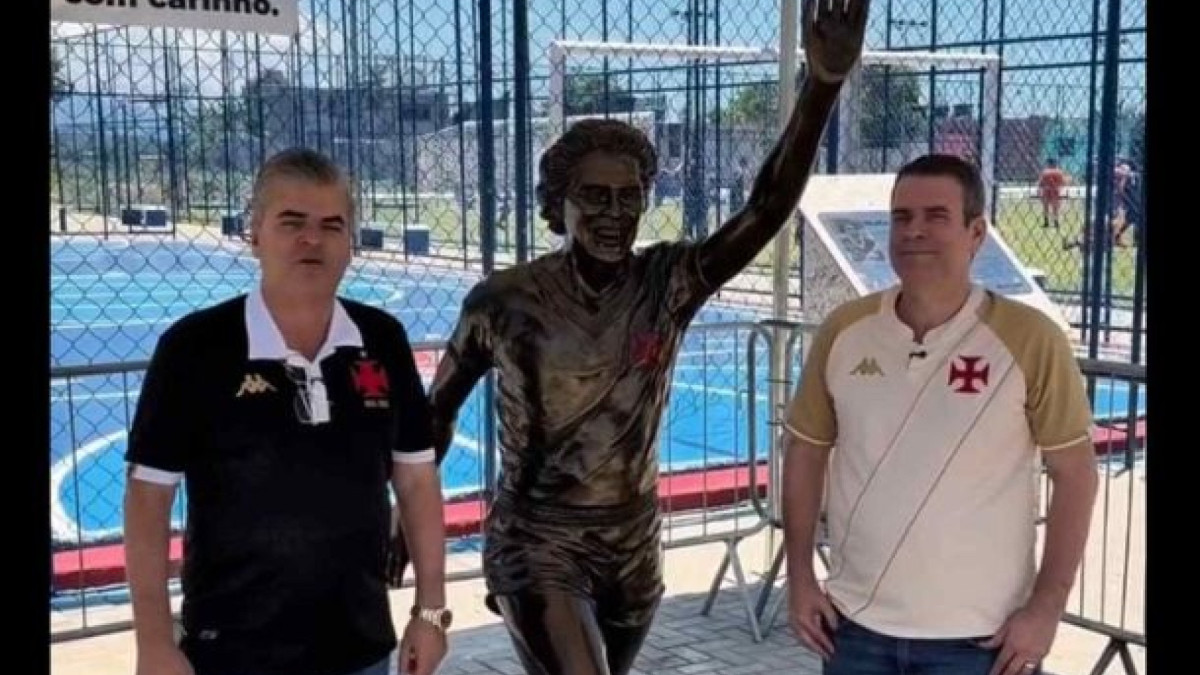 Homenagem ao maior ídolo do Vasco aconteceu no bairro São Bento em 21 de dezembro; local foi reformado e renomeado oficialmente pela prefeitura