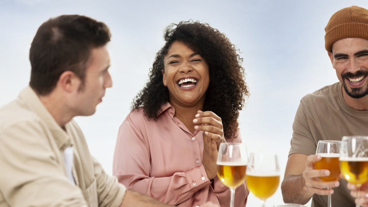 O impacto do álcool nas mulheres é maior porque o corpo, as enzimas, os hormônios e o cérebro das mulheres reagem de forma diferente