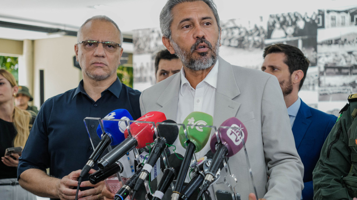 Governador do Cear&aacute;, Elmano de Freitas (PT), tem endurecido discursos contra o crime organizado