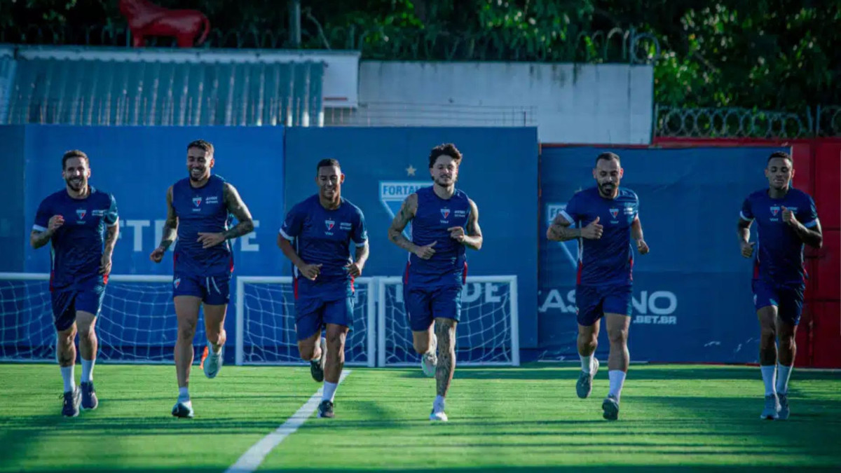 Jogadores do Fortaleza em reapresentação para a temporada 2026