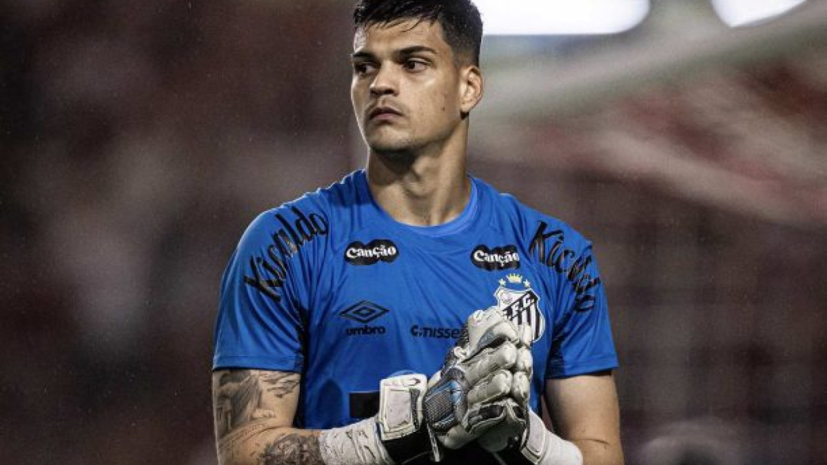 Peixe não deve facilitar venda do goleiro para o Rubro-Negro, que já tem plano B para caso não aconteça acerto entre as partes