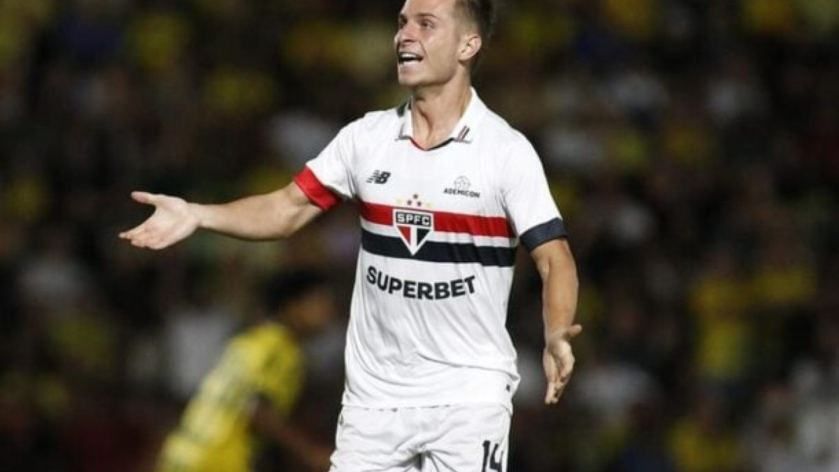 Clubes têm acerto verbal por uma troca tripla: Enzo Díaz e Gonzalo Tapia por Giuliano Galoppo. Resta apenas trâmites burocráticos