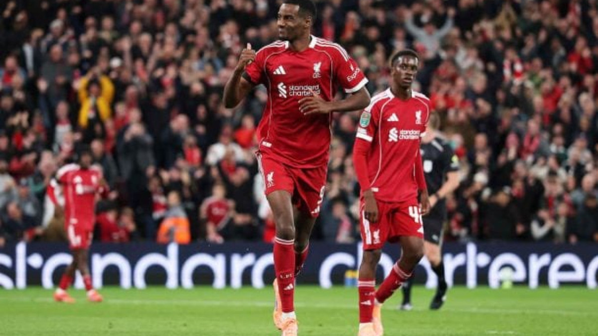 Trio que assinou com o Liverpool, da Inglaterra, aparece no topo da lista divulgada pelo periódico 