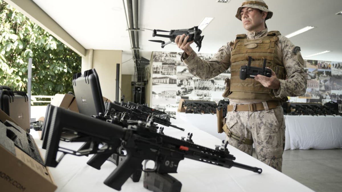 Governo fez investimento de R$ 1,5 milhão em fuzis e drones para a PMCE