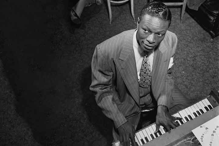 Nat King Cole - Nascido em Montgmorey, no Alabama, começou a carreira musical como pianista com um estilo próprio, de toque mais suave que influenciou nomes importantes do instrumento, como Oscar Peterson e Diana Krall. 
