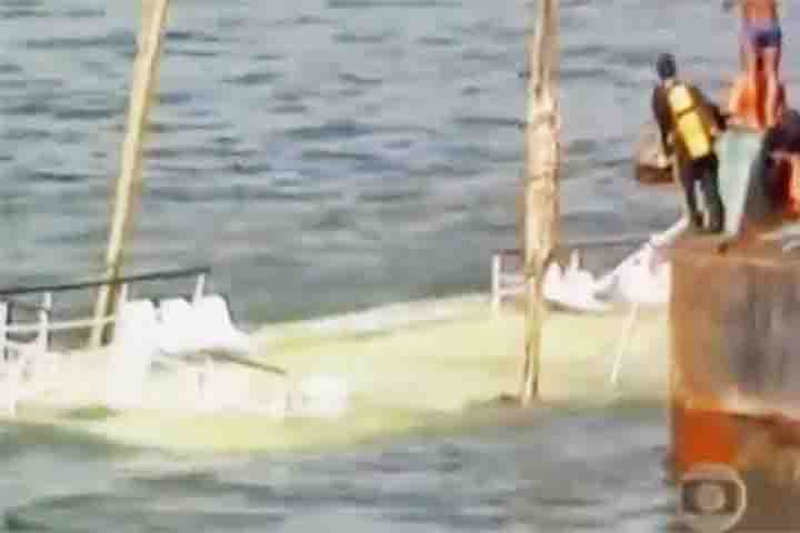 Antes do embarque, o navio chegou a ser interceptado pela Capitania dos Portos para fiscalização às 22h de 31/12/1988. 
