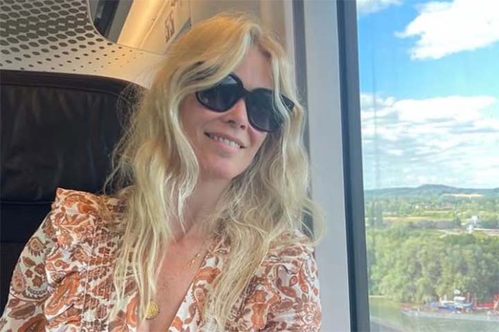 Em poucos anos, Schiffer acumulou capas das principais revistas do mundo, como “Vogue”, “Elle” e “Harper’s Bazaar”, consolidando-se como uma das supermodelos mais bem pagas e influentes de sua geração.
