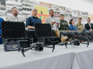 FORTALEZA, CEARÁ, BRASIL, 30-12-2025: Solenidade de entrega de fuzis e drones à Polícia Militar do Ceará, com a presença do governador do Ceará, Elmano de Freitas, e do secretário de segurança do Ceará, Roberto Sá. (Foto: Fernanda Barros/ O Povo) 