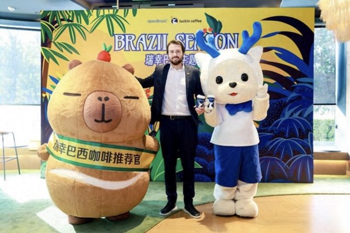 Em junho de 2024, já havia sido negociado um acordo para o fornecimento de até 120 mil toneladas de café brasileiro para a Luckin Coffee, avaliado em US$ 500 milhões.