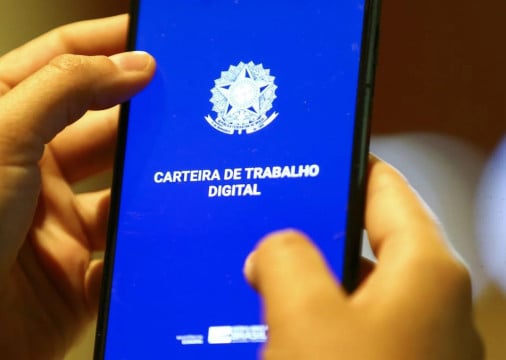 A quantidade de pessoas com carteira assinada no setor privado chegou a 39,4 milhões de brasileiros