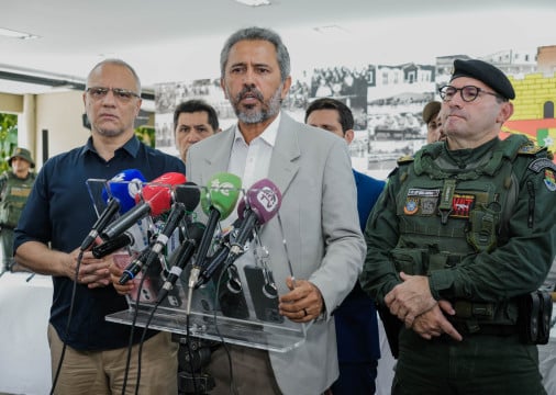 Elmano afirmou que em v&aacute;rios munic&iacute;pios grupos pol&iacute;ticos de situa&ccedil;&atilde;o e oposi&ccedil;&atilde;o est&atilde;o ao lado do governo