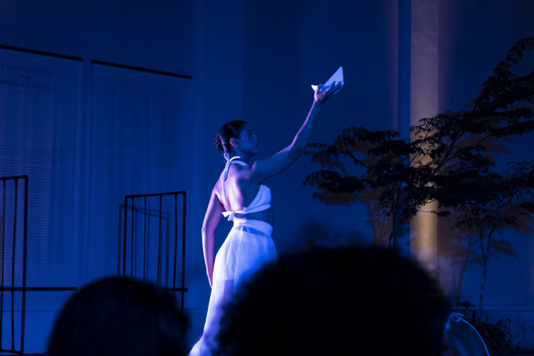  O espet&aacute;culo "Pra Onde o Vento Sopra" do Bal&eacute; Jovem do Pirambu debate ancestralidade e mem&oacute;ria do territ&oacute;rio  (Foto: Mar&iacute;lia Camelo/divulga&ccedil;&atilde;o)