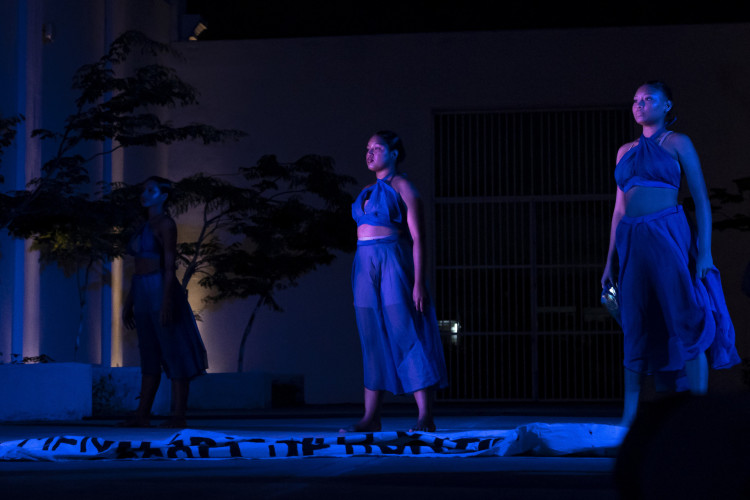  O espet&aacute;culo "Pra Onde o Vento Sopra" do Bal&eacute; Jovem do Pirambu debate ancestralidade e mem&oacute;ria do territ&oacute;rio (Foto: Mar&iacute;lia Camelo/divulga&ccedil;&atilde;o)