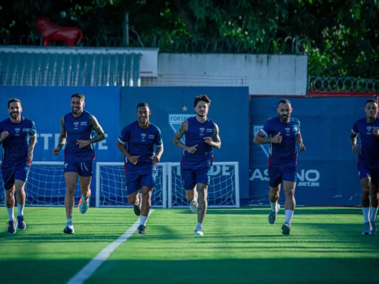 Jogadores do Fortaleza em reapresentação para a temporada 2026