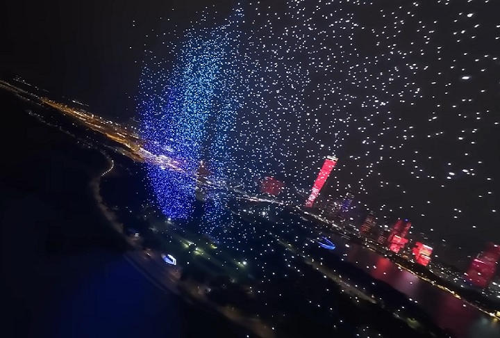 Com a ajuda da navegação via GPS, os drones podem ser posicionados com uma precisão de até 20 metros de distância.