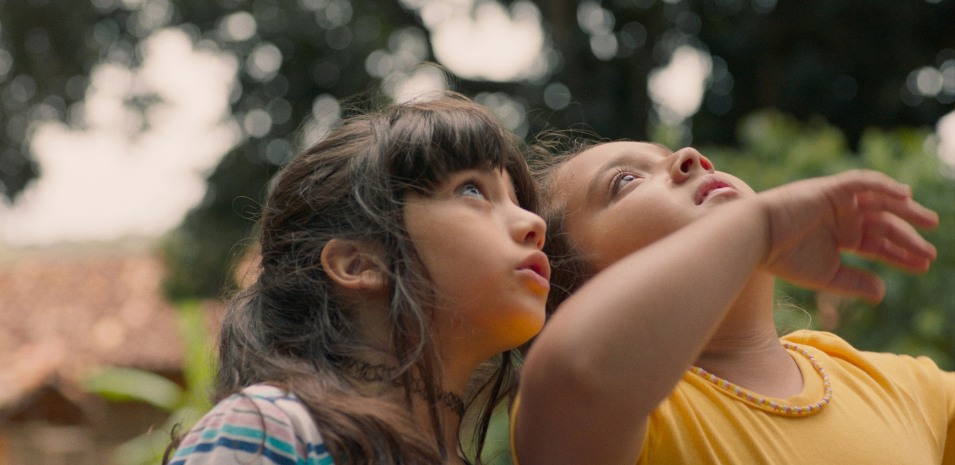 Cena de "A Natureza das Coisas Invis&iacute;veis"