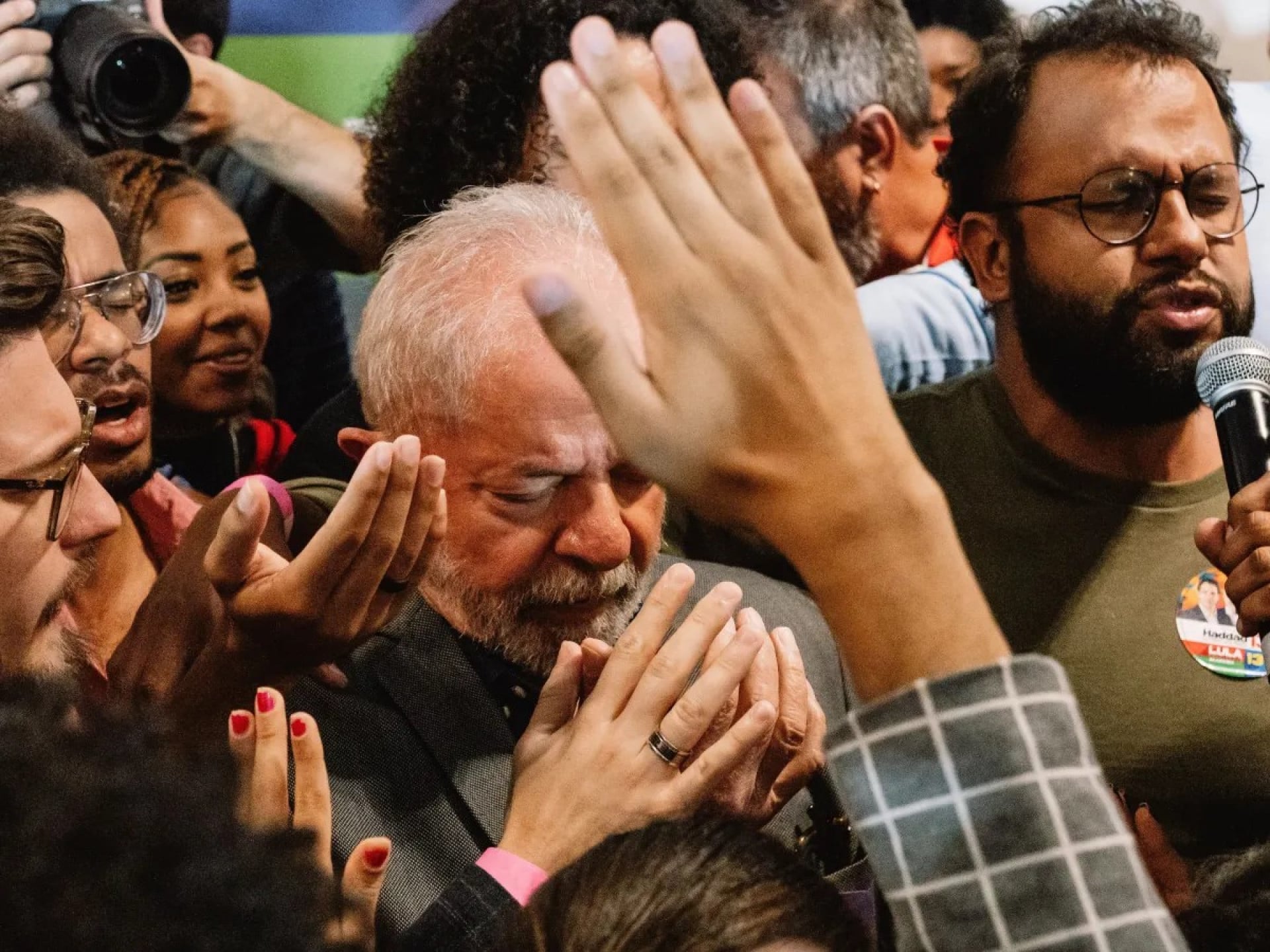 Cena de "Apocalipse nos Tr&oacute;picos", document&aacute;rio de Petra Costa