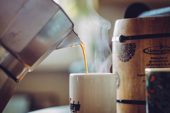 No acumulado de janeiro a outubro de 2025, os Estados Unidos se mantiveram como o principal destino do café brasileiro em volume, seguidos pela Alemanha e pela Itália, segundo o Cecafé. 