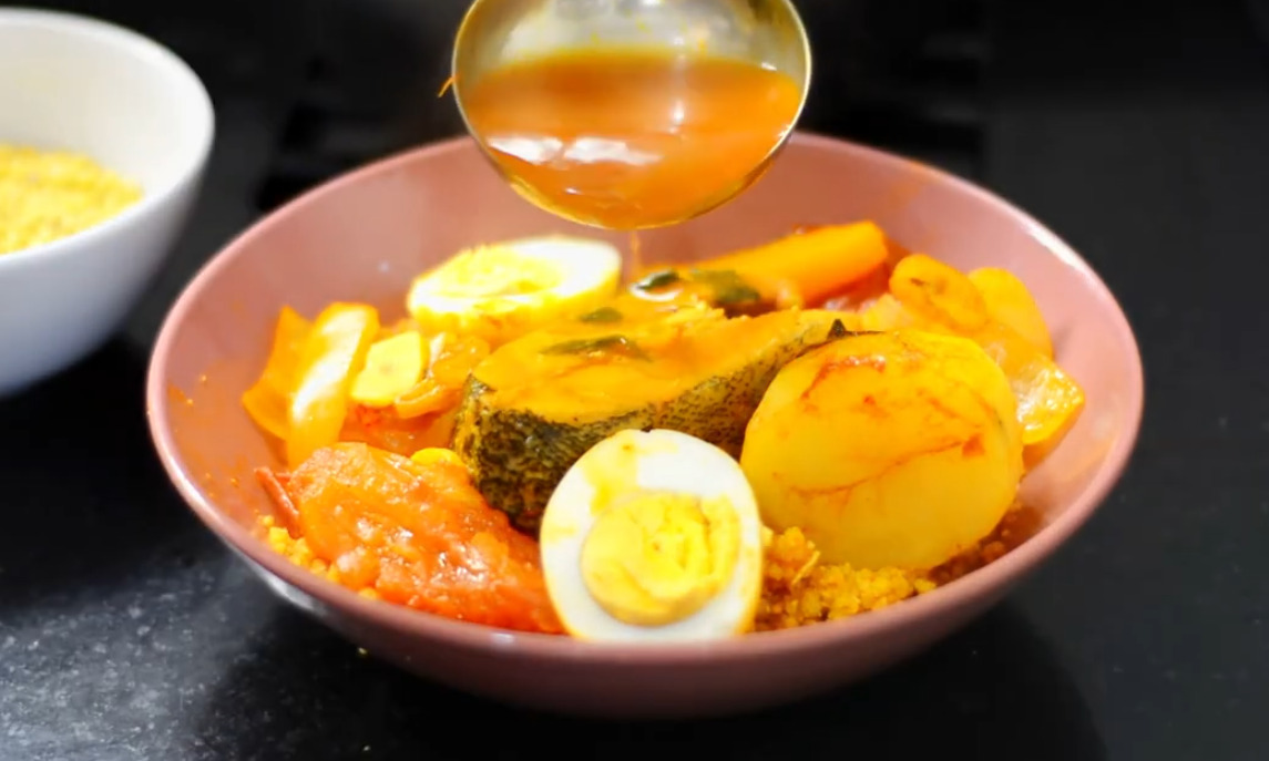 Caldeirada de tucunaré: Prato típico ribeirinho feito com tucunaré cozido em caldos temperados com ervas e pimentas. Acompanhado por pirão, leva também legumes e especiarias amazônicas. Muito nutritivo e saboroso. Calorias: cerca de 110 kcal.