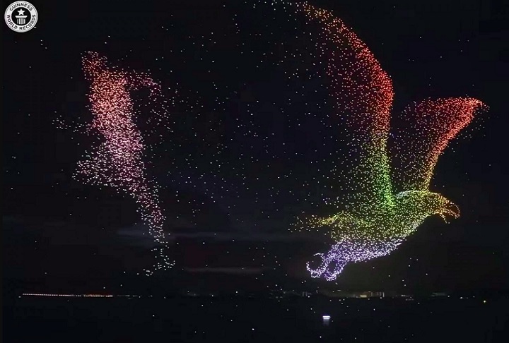 O espetáculo que detinha o recorde anterior, todo controlado remotamente, aconteceu em outubro de 2024 para comemorar os 75 anos da República Popular da China. E teve 10.197 drones. 