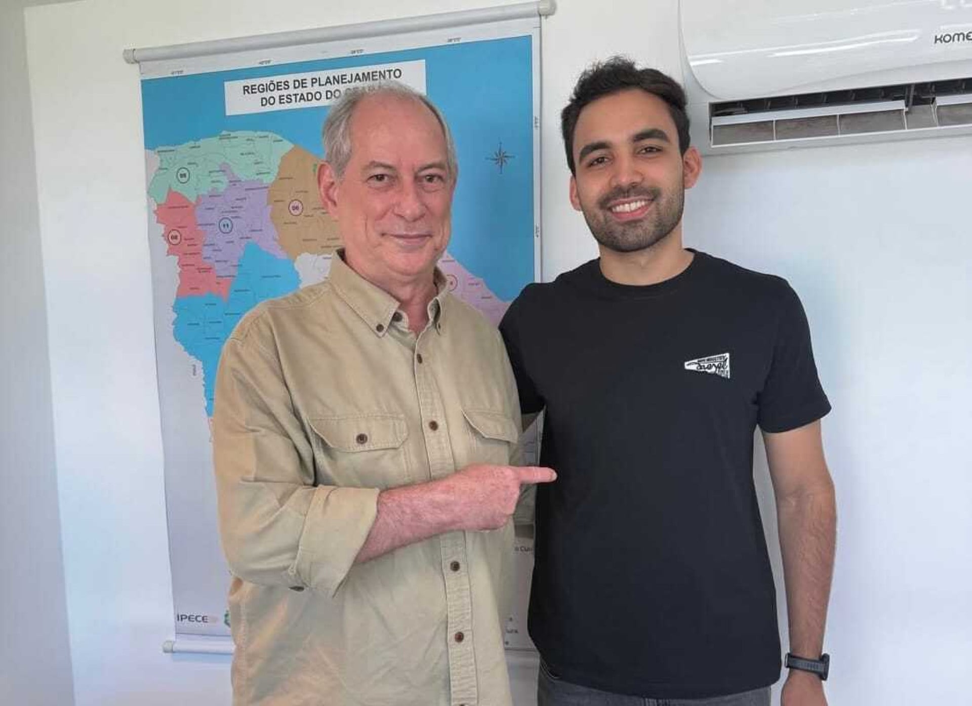 Deputado do PL Matheus Noronha com Ciro Gomes, mesmo ap&oacute;s partido suspender alian&ccedil;a (Foto: Reprodu&ccedil;&atilde;o/Instagram: @matnoronha)