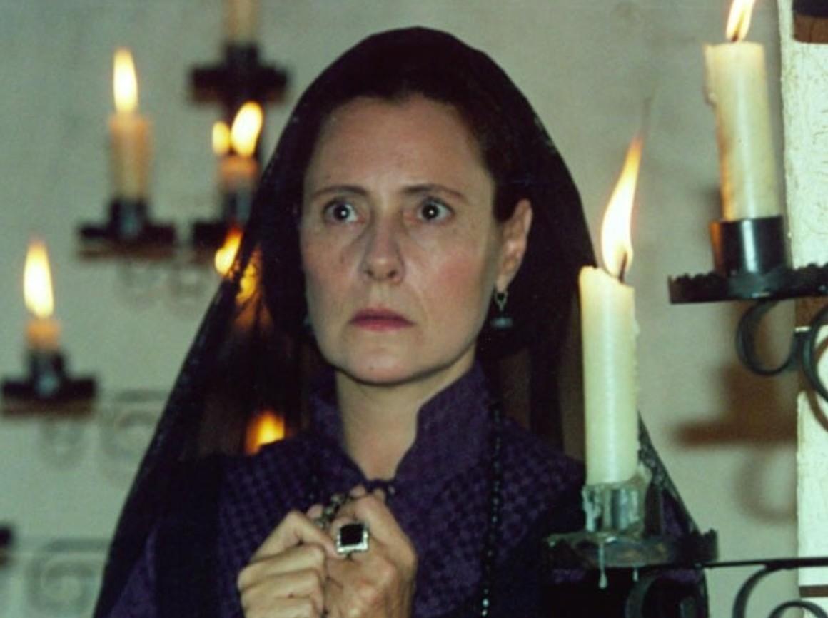 Depois, ficou quase cinco anos longe das novelas, Elizabeth retornou em 2001 como a beata Imaculada em A Padroeira, que iniciou uma longa parceria com o autor Walcyr Carrasco. 
