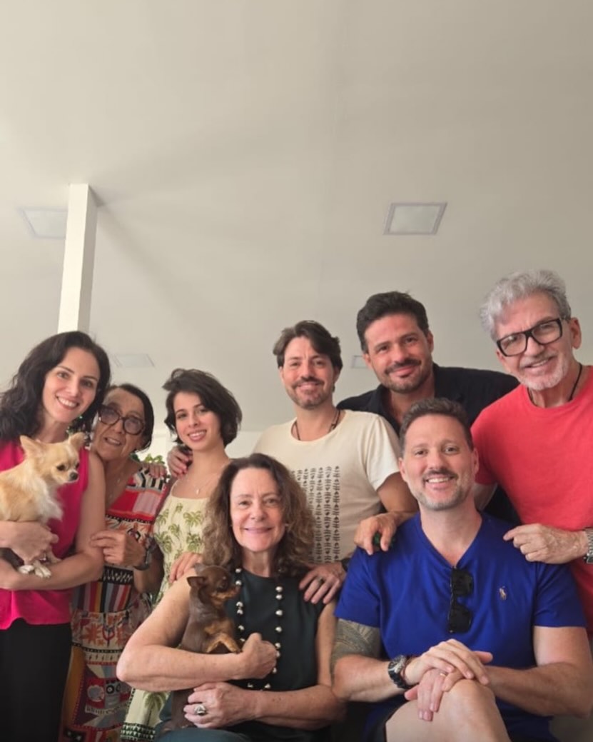 Dias antes, ela já havia antecipado a comemoração natalina em um encontro familiar que reuniu, além de três dos filhos, o ex-marido, o ator Marcelo Picchi, um dos galãs da televisão brasileira nos anos 1980. Nessa ocasião, estiveram presentes Tadeu, Thiago Picchi e Diogo, com exceção de Cyro.

