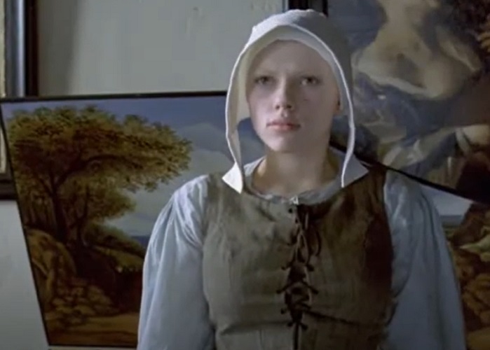 Há até um filme inspirado na tela. A Moça do Brinco de Pérola (2003), que se inspira na obra, a história gira em torno de Griet (Scarlett Johansson), uma jovem camponesa que enfrenta dificuldades financeiras.