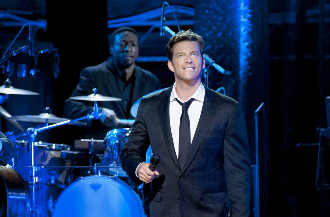 Com mais de 30 milhões de discos vendidos ao redor do mundo, Harry Connick Jr. consolidou sua posição como um dos grandes nomes da música americana. Sua trajetória o tornou uma referência incontestável no jazz contemporâneo, admirado por público e crítica.