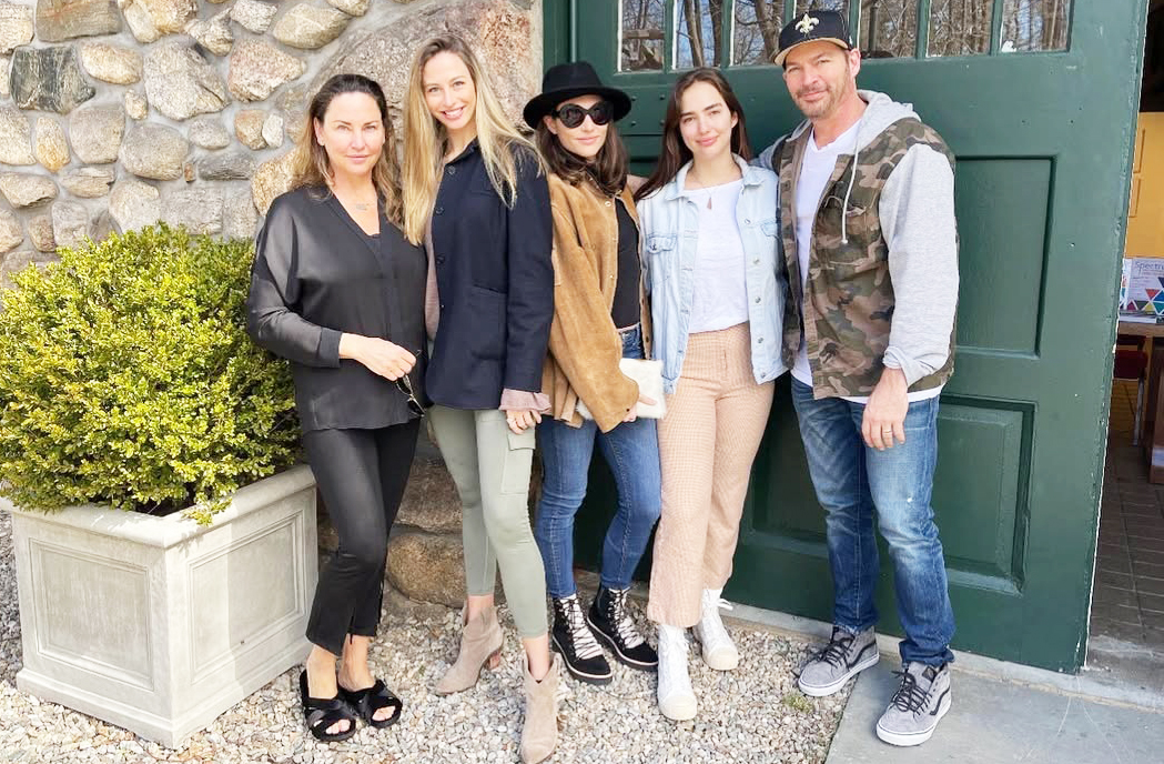 É casado com a ex-modelo Jill Goodacre desde 1994, com quem tem três filhas: Georgia, Sara Kate e Charlotte. A família vive em Connecticut, mantendo uma vida discreta e voltada para os valores familiares.