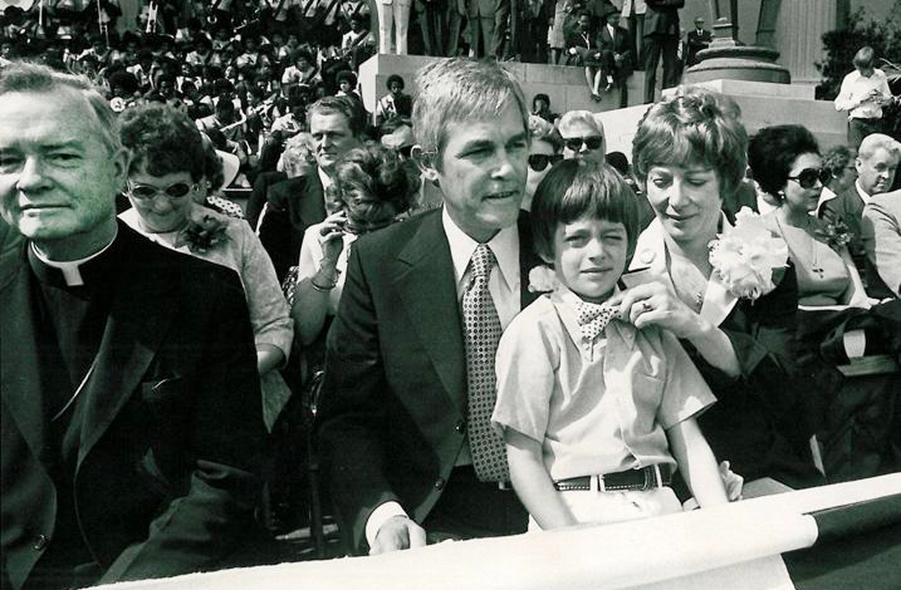 Filho de uma juíza e de um procurador distrital, Connick Jr. tem uma rica herança cultural, com ascendência irlandesa, inglesa, alemã e judaica, originária das cidades de Minsk e Viena, capitais de Bielorrússia e Áustria, respectivamente. 

