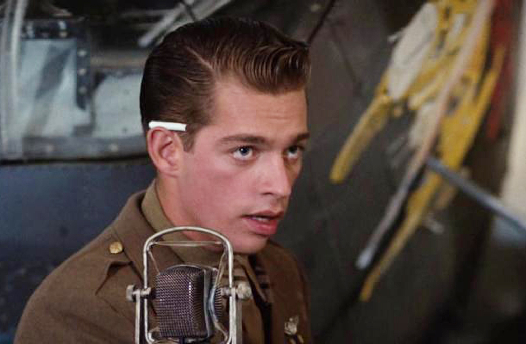 Harry Connick Jr. fez sua estreia como ator em 1990, interpretando um dos jovens pilotos no filme Memphis Belle, um drama ambientado na Segunda Guerra Mundial. Essa participação marcou o início de sua carreira no cinema, revelando seu talento também nas telas.