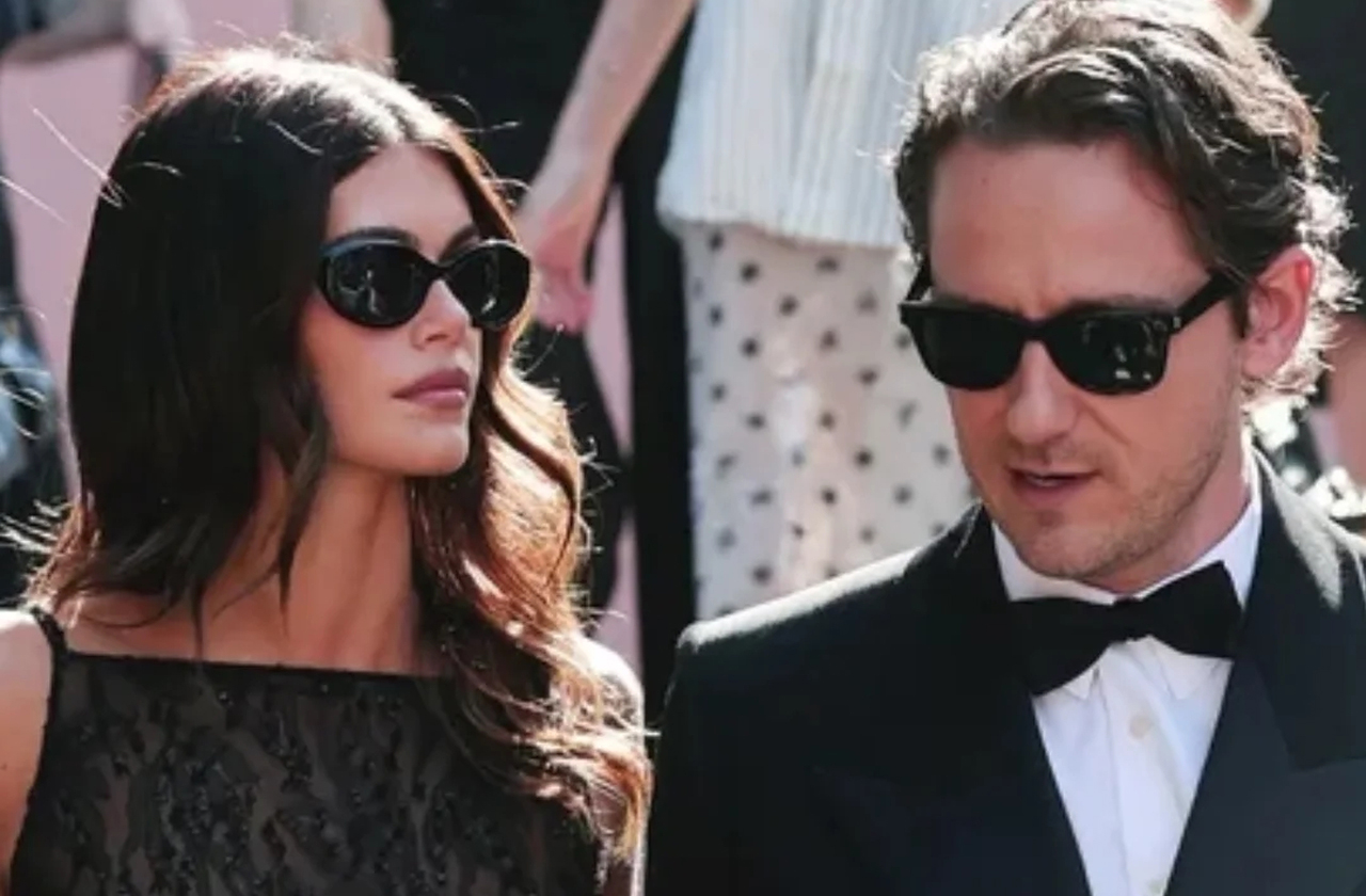 Lewis Pullman já namorou a atriz e cantora Rainey Qualley (filha de Andie MacDowell) e, mais recentemente, a modelo Kaia Gerber, filha de Cindy Crawford. Ainda assim, ele busca manter sua vida pessoal mais reservada. Tanto que não há registros públicos de casamento ou filhos.